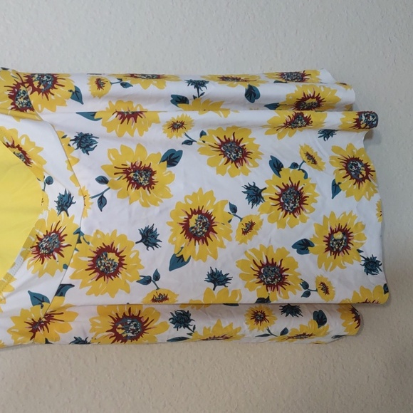 NEW WITH FLAW ONE PIECE YONIQUE SUNFLOWER SWIMSUIT HAS TAGS SIZE 24W - Picture 4 of 14